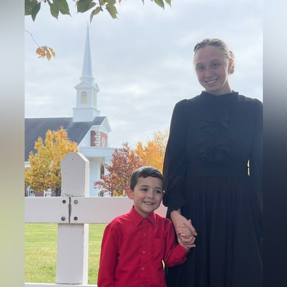 Meet your Posher, Tiffany - Picture 2 of 10